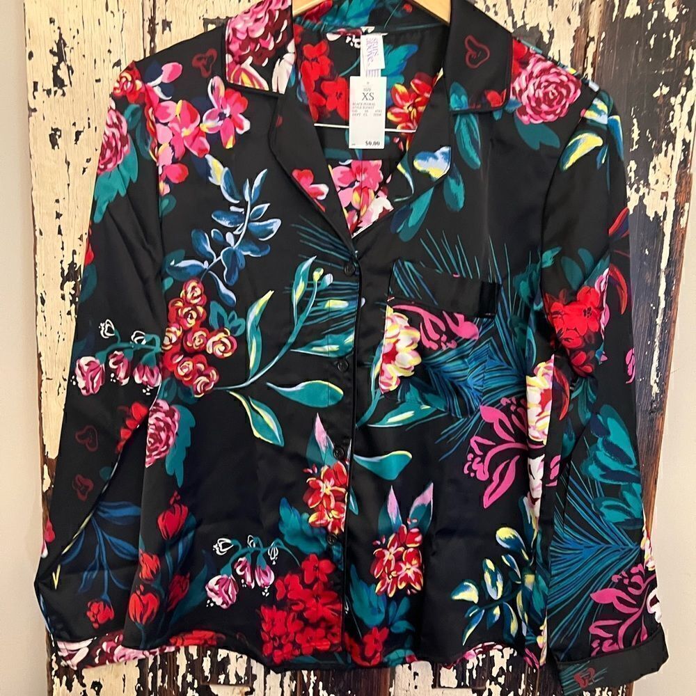 Stars Above women’s NWT floral silky feel pajama top only. Size XS.